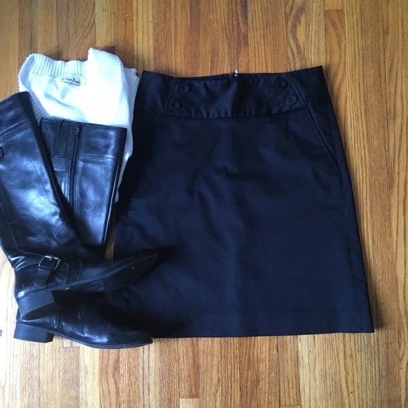 The Limited black skirt. Cute button details. - Picture 1 of 3